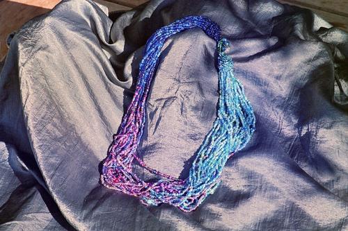 bild: Blau-Lila-Weie Kette
